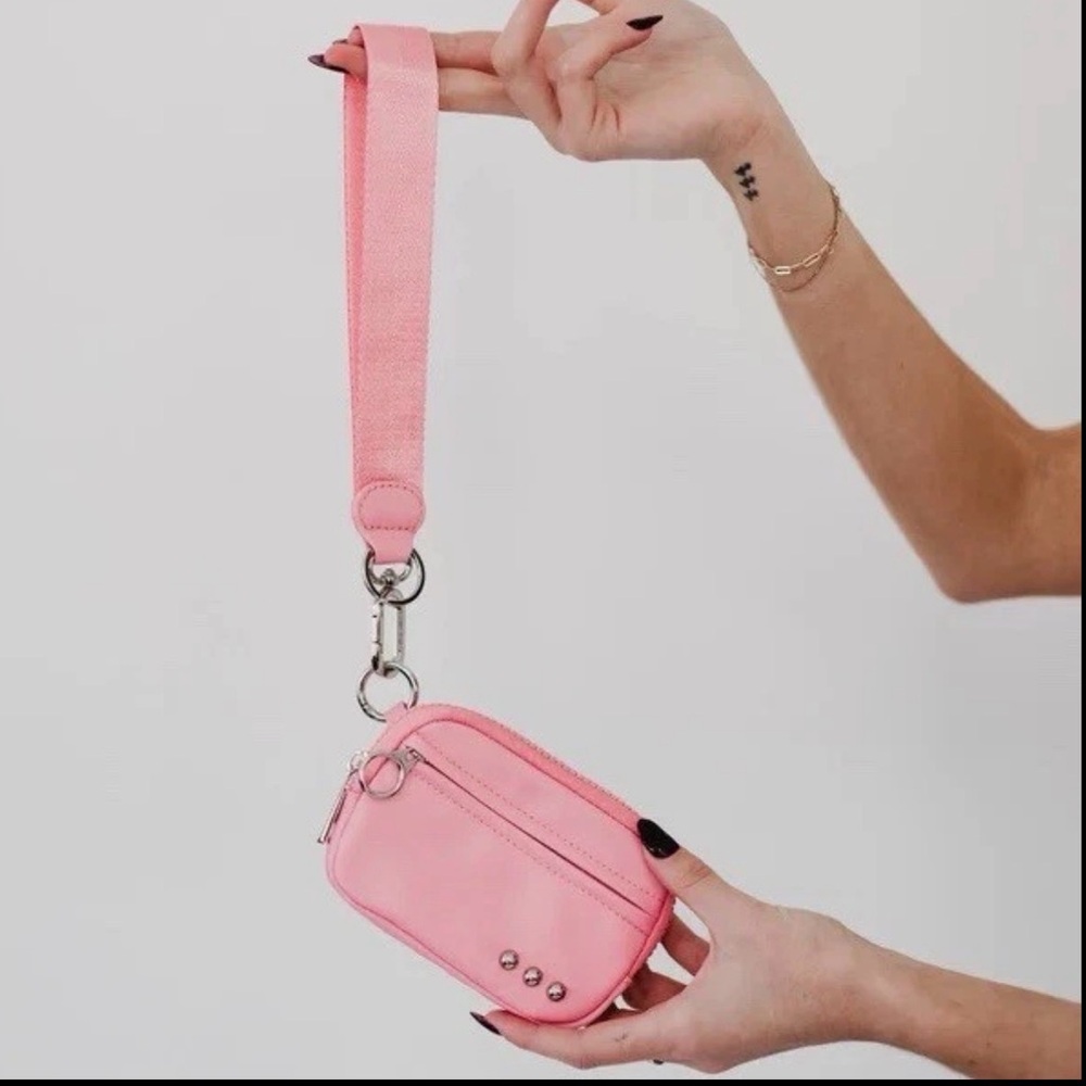 🆕 Pretty Simple Nelly Card Wallet/Wristlet In BUBBLEGUM PINK